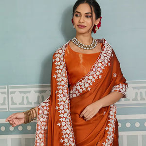 Sari de Seda Rangoli Suave Premium con Bordado C-Pallu y Borde con Trabajo de Corte - Product Image 1