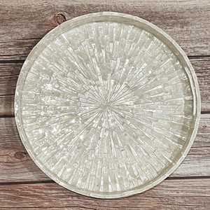 Plateau rond en nacre avec poignées, centre de table ottoman de style côtier, organisateur de coiffeuse pour parfums et décoration intérieure - Product Image 5