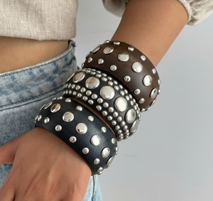 กำไลข้อมือโลหะทำมือประดับหมุดเงินทรงโดม ด้านในเป็นไม้ กำไลหนา สไตล์โบฮีเมียน ขายส่งจำนวนมาก - Product Image 1