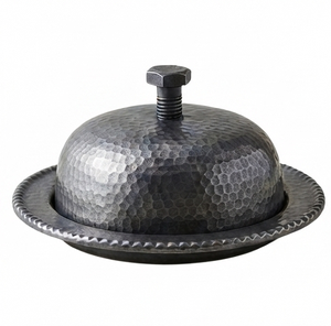 Beurrier en métal martelé fait main avec couvercle, vaisselle de cuisine rétro, conservation de la fraîcheur, design rond - Product Image 4