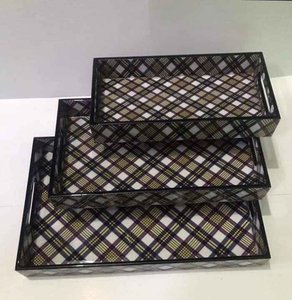 Plateau de service en bois émaillé à motif marbré avec poignées, idéal pour le petit-déjeuner, le café, les collations, les fêtes et la décoration intérieure - Product Image 4