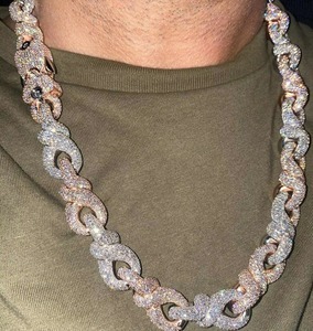 Chaîne cubaine en moissanite et diamant, style hip-hop, entièrement sertie, collier de luxe pour homme, disponible à la vente en gros - Product Image 3