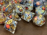 Ensemble de dés polyédriques en résine faits main, à noyau liquide, thèmes Pieuvre, Tortue de mer, Hibou, Dragon, 7 pièces, à bords vifs, avec motifs artistiques, pour jeux DND et RPG