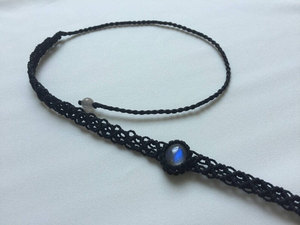 HARI OM CREATIONS สร้อยข้อมือทำมือประดับลูกปัดมาคราเม่ชุบทองคำสีดำสไตล์วินเทจประดับลาบราดอไรต์สำหรับทุกเพศ เหมาะสำหรับเป็นของขวัญหรือใส่ในชีวิตประจำวัน - Product Image 3