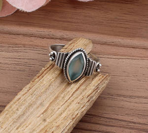 Bague de mariage pour femme en argent sterling, faite à la main, avec pierre précieuse aigue-marine de forme marquise, sertie dans un cadre - Product Image 4