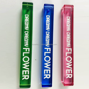 Porte-clés en acrylique transparent personnalisé à faible MOQ, avec texte et logo, en plastique coloré, cadeau promotionnel souvenir - Product Image 4