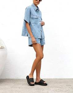 Ensemble deux pièces décontracté en jean pour femme, coupe ample, chemise courte à manches courtes avec poches et short, ensemble tendance de haute qualité pour l'été - Product Image 3