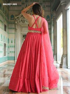 Hermoso Conjunto de Blusa y Lehenga en Georgette con Bordado de Hilo y Lentejuelas, Corte en A, Color Rosa Coral, con Flecos de Perlas, Moda Femenina - Product Image 3