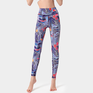 Leggings de sport et de yoga pour femmes, design tendance, logo personnalisé OEM, toucher doux, impression par sublimation, pour la course à pied et la gym - Product Image 2