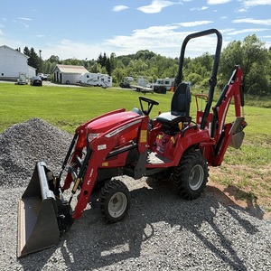 Tracteur Massey Ferguson GC1723EB performant avec moteur diesel de 22,4 CV, capacité 4x4 et conception pratique pour les petites exploitations agricoles - Product Image 1