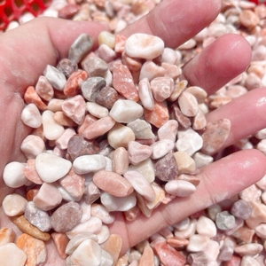 Superficie caída de piedra de mármol rosa Natural de alta calidad para jardín moderno y decoraciones de baño al aire libre Chips de guijarros de grava - Product Image 3