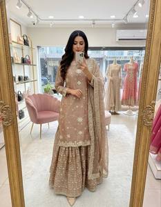 Robe Anarkali beige brodée avec dupatta, longueur ras du sol, tenue traditionnelle indienne et pakistanaise pour femmes, robe de mariage - Product Image 1