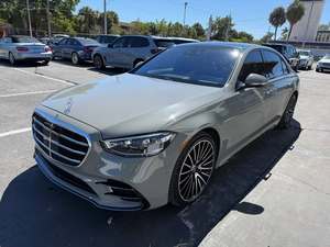 sedán ejecutivo de lujo estilo S580 usado del 2023 - Product Image 2