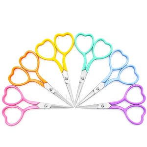 Ciseaux à cuticules en acier inoxydable à pointe argentée, pointe acérée, durables, pour droitiers, 6 couleurs différentes, revêtement poudré - Product Image 1