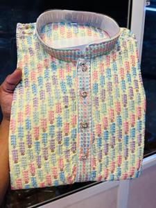 Kurta Pajama pour homme en coton épais de qualité supérieure, avec un imprimé numérique élégant, tenue traditionnelle disponible à la vente - Product Image 4