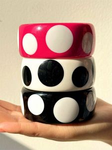 Bracelet en résine marbrée multicolore pour femmes, en acétate acrylique, épais et rond, pour les fêtes, le quotidien et les occasions décontractées - Product Image 5