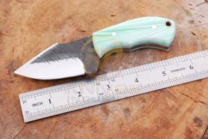 Cuchillo de Caza Hecho a Mano en Oferta, Hoja de Acero D2 – Mango de Resina Personalizado, Cuchillo de Supervivencia para Campismo al Aire Libre - Product Image 4