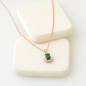 สร้อยคอหยกโคลอมเบียแท้ รับรองคุณภาพ สีเขียวแบบกลุ่ม เงินแท้ 925 ชุบทอง 14K เครื่องประดับชั้นดี - Product Image 2