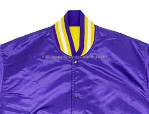 Chaqueta Varsity de satén personalizada para hombre en púrpura con cierre a presión Detalles acanalados ligeros Acabado brillante para eventos diarios - Product Image 5