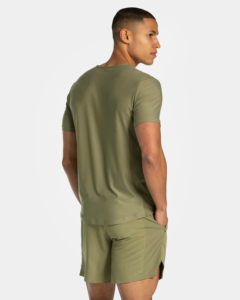 เสื้อยืดคอกลมสีเขียวมะกอกสำหรับผู้ชาย ทรงปกติ ผ้าโพลีเอสเตอร์ 100% น้ำหนัก 220 กรัม ระบายอากาศได้ดี ป้องกันการเป็นขุย เหมาะสำหรับออกกำลังกาย ODM - Product Image 4