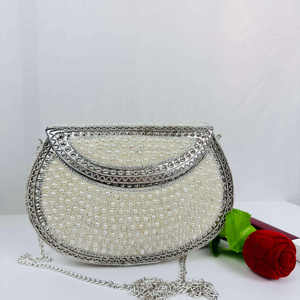 Bolso de mano metálico hecho a mano para mujer, de alta calidad, dorado y plateado, para fiesta de noche, con cuentas, para novia, con perlas y flores, estilo moderno. - Product Image 3