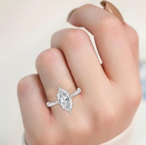 Bague de fiançailles luxueuse en or rose 10K avec diamant de laboratoire taille marquise 3.00 CTW - Product Image 3
