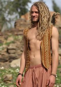 Chaleco Bohemio Premium para Hombre, Bordado a Mano, Color Marrón Tierra, Sin Mangas, Estilo Étnico Auténtico para Festivales de Verano - Product Image 2