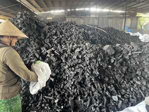 Briquettes de charbon de bois de chêne activé de qualité supérieure pour le marché suisse – Charbon de bois blanc et noir en morceaux, durable et fabriqué à partir de bois dur - Product Image 5