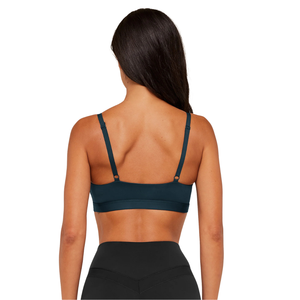 Sujetador deportivo con logo personalizado para mujer, con abertura frontal, de nailon y elastano, transpirable, estilo peekaboo, top de yoga, ropa de fitness para gimnasio, azul petróleo intenso - Product Image 2