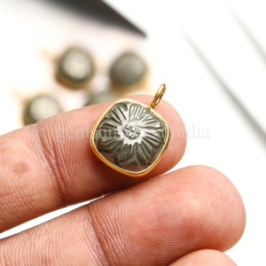 Colgante de flor tallada en pirita natural, chapado en oro vermeil, plata de ley 925, con gema de cristal curativo, joyería al por mayor - Product Image 6