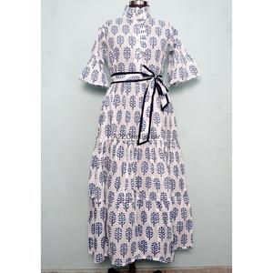 Robe longue décontractée élégante en coton respirant faite à la main pour femme, style simple, boutonnage simple, motif floral naturel, vente en gros - Product Image 3