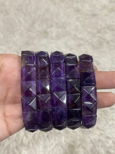 สร้อยข้อมือรูปพีระมิดหลากสี สร้อยข้อมือรูปพีระมิดหลากสี สร้อยข้อมือหินซาป สร้อยข้อมือดีไซน์รูปพีระมิด สร้อยข้อมือแฟชั่นหลากสีสัน - Product Image 5