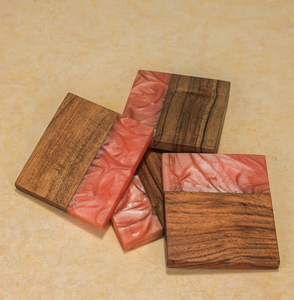 แผ่นรองแก้วไม้และเรซิ่นหนา 5 มม. รูปทรงสี่เหลี่ยม ชุดแผ่นรองแก้วเรซิ่นอีพ็อกซี่ 4 สี  ราคาดีที่สุด - Product Image 5