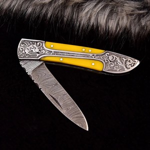 Cuchillo Plegable de Acero de Damasco con Mango Grabado, Funda para Transporte Vertical, Cuchillo de Bolsillo EDC para Caza y Camping, Cuchillo de Punta Caída, Cuchillo Personalizado OEM - Product Image 4