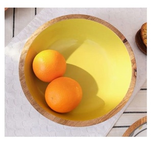 Tazón de madera de mango con estampado de esmalte amarillo para servir en hoteles y restaurantes - Product Image 1