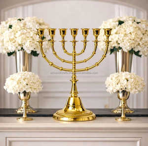 Candelabro de latón antiguo de 2 brazos para mesa, ideal para decoradores de eventos e importadores - Venta al por mayor - Product Image 5