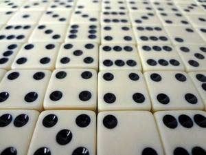 โรงงานขายส่งลูกเต๋าโลโก้สั่งทำพิเศษ ผลิตโดย Bone Entertainment Dice - Product Image 4