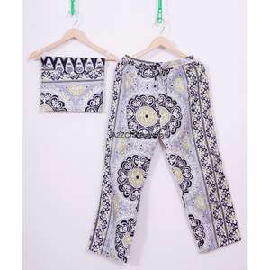 Conjunto de Pijamas de Mujer Hechos a Mano con Estampado Floral de Lujo, Manga Tres Cuartos, Cuello en V, Cintura Elástica, Suaves y Transpirables para Invierno/Verano - Product Image 4