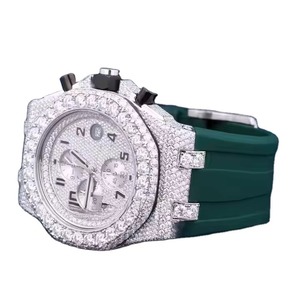 Reloj de Lujo con Diamantes Moissanite, Estilo Hip Hop, Correa de Silicona Verde, Resistente al Agua, Reloj de Cuarzo Disponible para la Venta - Product Image 1