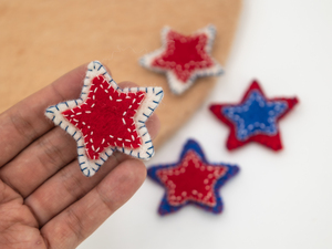 Guirnalda de estrellas de fieltro de lana hechas a mano para el 4 de julio, adornos patrióticos rojos, blancos y azules, decoración infantil para el Día de la Independencia, decoración colgante. - Product Image 2