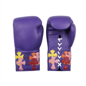 Guantes de Boxeo Profesionales Nuevos con Diseño de Corazón Cruzado Personalizado, Hechos de Cuero Genuino - Product Image 3