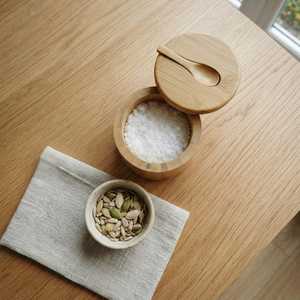 Pot à sel en bambou avec couvercle et cuillère, rangement minimaliste pour la cuisine - Product Image 5