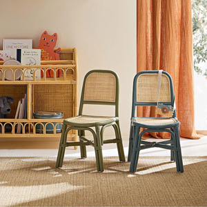 Chaise d'enfant moderne en rotin vert, chaise de salle à manger en osier pour enfants, mobilier de chambre d'enfant fait main en cannage, chaise élégante pour salle de jeux, chaise naturelle pour enfants - Product Image 4