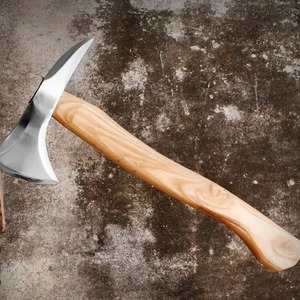 Hacha de acero al carbono grabada a medida, funda de cuero genuino, hacha vikinga con púas, herramienta de corte forjada a mano para exteriores. - Product Image 4