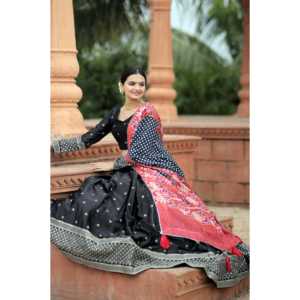 Ensemble Mayra pour femmes, Lehenga Choli en soie avec broderie de paillettes, avec dupatta de créateur - Product Image 6