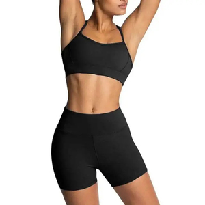 Ensemble de sport pour femme : soutien-gorge et short de gym en tissu extensible respirant en polyester et élasthanne de qualité supérieure pour le yoga et les activités sportives - Product Image 4