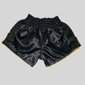 Pantalones cortos de kickboxing y Muay Thai personalizados, hechos a medida, para peleas de MMA, negros y elásticos. - Product Image 6
