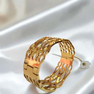 Elegante Brazalete con Patrón de Ondas en Tono Dorado, Joyería de Latón Moderna, Brazalete Sencillo y a la Moda, Joyería Clásica para Fiestas - Product Image 3