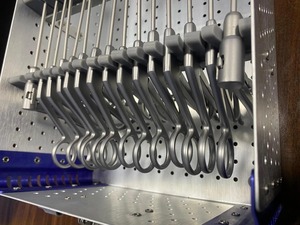 Juego de Pinzas para Artroscopia de Rodilla Tegra Quirúrgicas de Primera Calidad, 15 Piezas, Clase I, Caja de Esterilización, Instrumentos Ortopédicos para Cirugía de Rodilla - Product Image 3