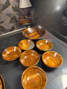 Ensemble de bols en bois faits à la main – Bols sculptés en bois massif de qualité supérieure pour la cuisine, la table à manger, les salades, les soupes, les collations et le service. - Product Image 5